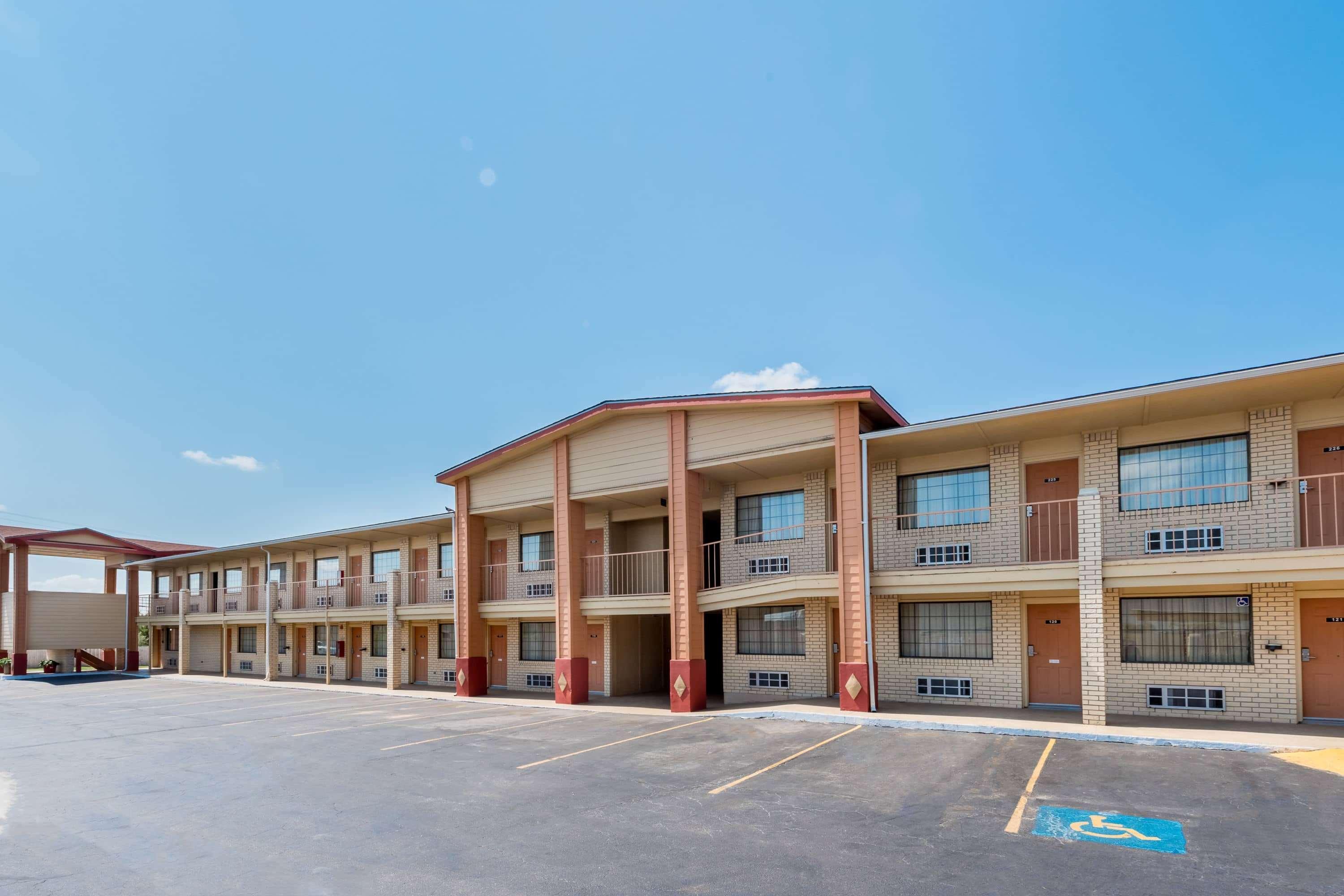 Super 8 By Wyndham Waco/Mall Area Tx Exterior photo