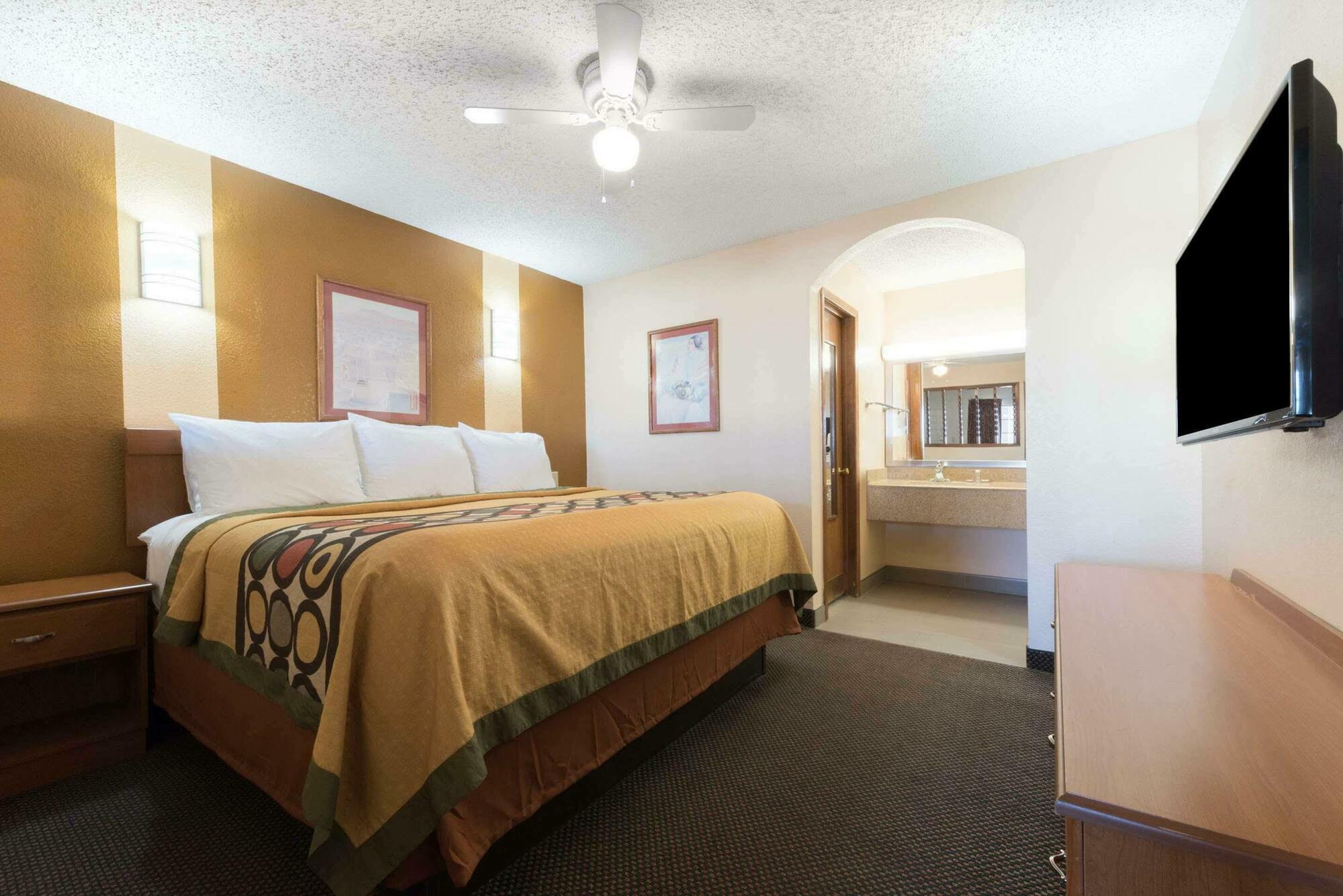 Super 8 By Wyndham Waco/Mall Area Tx Exterior photo